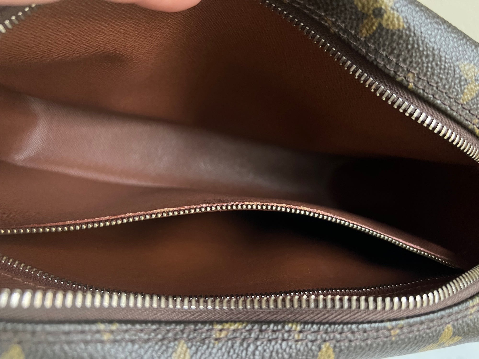 Louis Vuitton Trocadéro 27