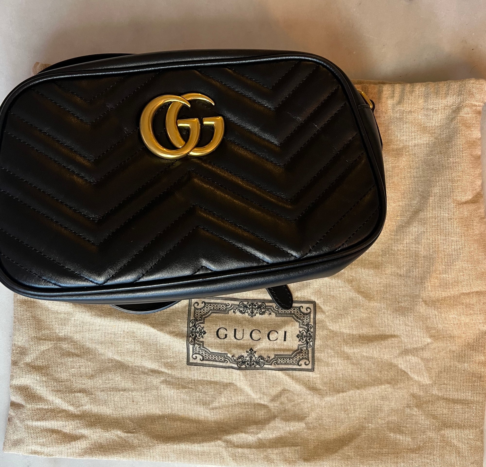 GG Marmont Small Shoulder Bag